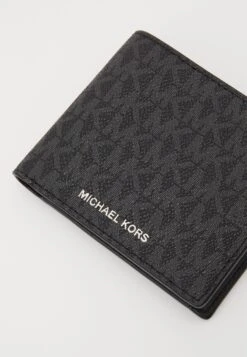 Michael Kors Greyson Billfold Coin Pocket - Portemonnee - Black -Farfetch Winkel 931d5ef660404dd0bf116d2e1b0c442b