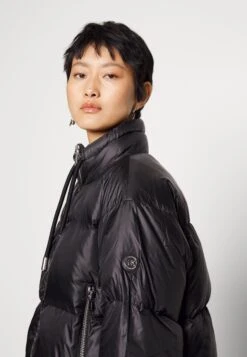 MICHAEL Michael Kors Cropd Solid Eco - Gewatteerde Jas - Black 11 MICHAEL Michael Kors Cropd Solid Eco - Gewatteerde Jas - Black -Farfetch Winkel 93215163dc0d4d5a962ee766d6f79b58