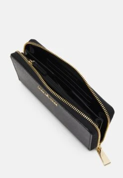 MICHAEL Michael Kors Jet Set Wallet- Portemonnee - Black -Farfetch Winkel 94edefdd75ab474694885ffdebb86721