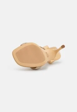 MICHAEL Michael Kors Carrie- Sandalen - Gold -Farfetch Winkel 951cb6a792d847d4a570e6879be4f8e4