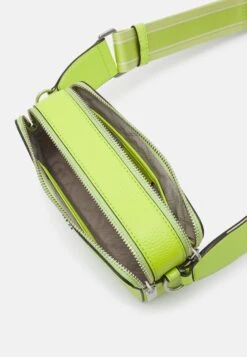 MICHAEL Michael Kors Jet Set Camra Xbody - Schoudertas - Limeade -Farfetch Winkel 96d42231c8dd4edaa3717f0842a1d873