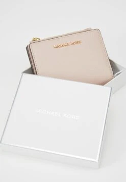 MICHAEL Michael Kors Jet Set Snap Billfold Small - Portemonnee - Soft Pink -Farfetch Winkel 97ef9090881645f8afedb0fd5a1feb3e