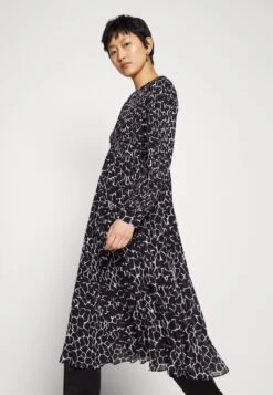 MICHAEL Michael Kors Nub Giraffe Midi- Jurk - Black/White -Farfetch Winkel 984bb24d64744383bd5b62c8d3beb7a0