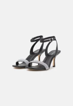 MICHAEL Michael Kors Carrie- Sandalen - Black -Farfetch Winkel 9a16ffcffa3b41e8987ad7333897c227