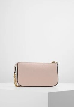 MICHAEL Michael Kors Jet Set Medium Chain Pouchette - Handtas - Soft Pink -Farfetch Winkel 9e6a2f5df9434dd38b3a603ffdaf7747
