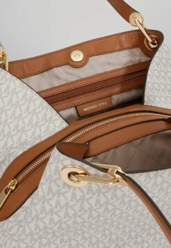 MICHAEL Michael Kors Raven Shoulder Bag - Handtas - Vanilla 13 MICHAEL Michael Kors Raven Shoulder Bag - Handtas - Vanilla -Farfetch Winkel 9f445db625f14e92b6d81281383dad14