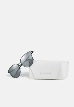 Michael Kors Salt Lake City - Zonnebril - Shiny Black 10 Michael Kors Salt Lake City - Zonnebril - Shiny Black -Farfetch Winkel 9fce52dc7a264f8a97785cff85533d56