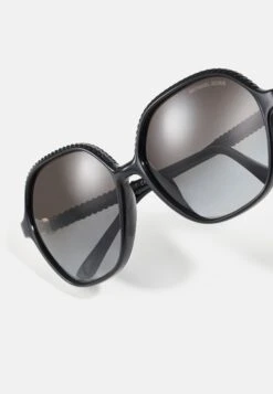 Michael Kors Bali - Zonnebril - Black 11 Michael Kors Bali - Zonnebril - Black -Farfetch Winkel a2a7b88273c848b3949153dc1217e9b2