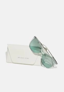 Michael Kors Avellino - Zonnebril - Turquoise Tint -Farfetch Winkel a377864f7014403e9e9322775159f529