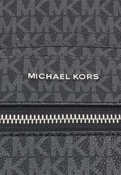 Michael Kors Commuter Unisex - Rugzak - Black -Farfetch Winkel a53404e6b7d44370936836130dd18394