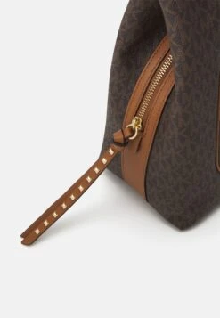 MICHAEL Michael Kors Piper Chain Tote - Handtas - Brown/Acorn -Farfetch Winkel a560f8ce2f9144daa20ebe1d61820b52