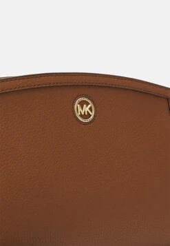 MICHAEL Michael Kors Chantal Xbody - Schoudertas - Luggage 9 MICHAEL Michael Kors Chantal Xbody - Schoudertas - Luggage -Farfetch Winkel a71acc1a8a51498886cdf52144ea2289