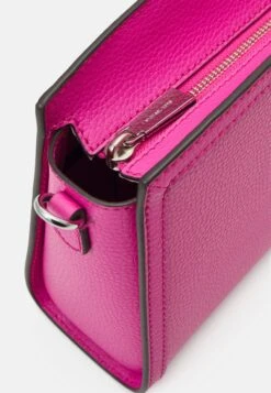 MICHAEL Michael Kors Chantal Xbody - Schoudertas - Cerise 10 MICHAEL Michael Kors Chantal Xbody - Schoudertas - Cerise -Farfetch Winkel a7ddd7e3729041a696ecc93ab62ffc84