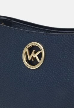 MICHAEL Michael Kors Allison Xbody - Schoudertas - Navy -Farfetch Winkel a88f841d123c4c18adf575c1f60bd863