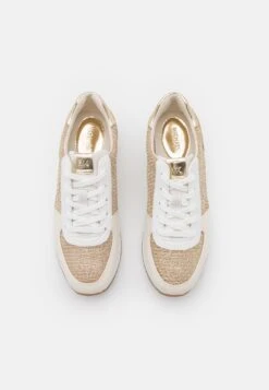 MICHAEL Michael Kors Monique - Sneakers Laag - Pale Gold -Farfetch Winkel a8ebf4491f474b1da880ff010f2e16bd