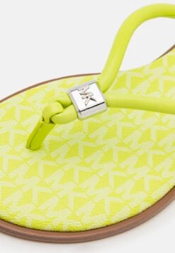 MICHAEL Michael Kors Annie Thong - Teensandalen - Green -Farfetch Winkel a9a02cd60ebb41d7bc0d7c1bebe583b1