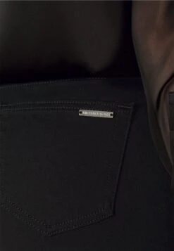 MICHAEL Michael Kors Selma Shank - Flared Jeans - Black -Farfetch Winkel abd71f945ea348e493ca2cd5c710f326