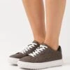 MICHAEL Michael Kors Grove Lace Up - Sneakers Laag - Brown 2 MICHAEL Michael Kors Grove Lace Up - Sneakers Laag - Brown -Farfetch Winkel ac4ed622e8f74639a851021c95aef804