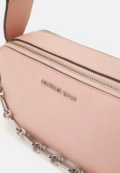 MICHAEL Michael Kors Jet Set Camra Xbody - Schoudertas - Pink -Farfetch Winkel ac834f6001c045b19df9ce779de30d72