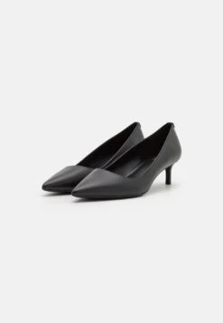 MICHAEL Michael Kors Alina Flex Kitten- Klassieke Pumps - Black 11 MICHAEL Michael Kors Alina Flex Kitten- Klassieke Pumps - Black -Farfetch Winkel ad613e559f904a1c95a450b5154b4f2f
