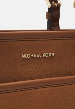 MICHAEL Michael Kors Winston Pocket Tote - Handtas - Luggage -Farfetch Winkel ae96e1171b4f4859966c4075b641a986