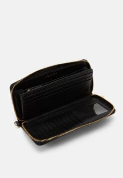 MICHAEL Michael Kors Jet Set Wallet - Portemonnee - Black -Farfetch Winkel aedaf045f720432a9027d4cbe9202138