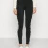 MICHAEL Michael Kors Logo Tape- Legging - Black 1 MICHAEL Michael Kors Logo Tape- Legging - Black -Farfetch Winkel b07e0dff82a549c68de11f19fd6e8aeb