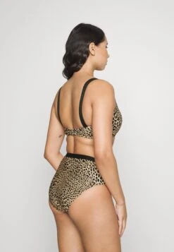 MICHAEL Michael Kors High Leg - Bikinibroekje - Khaki 9 MICHAEL Michael Kors High Leg - Bikinibroekje - Khaki -Farfetch Winkel b0a68e9a0a8946b797ad0093a09f2f77