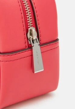 MICHAEL Michael Kors Cecily Shoulder Tote - Handtas - Geranium -Farfetch Winkel b15b93fdc03d49c0b622742af1f82474