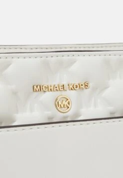 MICHAEL Michael Kors Jet Charm Xbody - Schoudertas - Optic White -Farfetch Winkel b230775acac243e89e1a854bfc821450