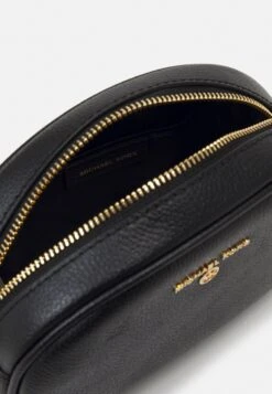 MICHAEL Michael Kors Jet Set Charm Oval Xbody - Schoudertas - Black -Farfetch Winkel b28497e763f14cfb8a85d1cb5b9bbcc6