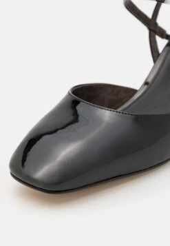 MICHAEL Michael Kors Giada Sling - Klassieke Pumps - Black -Farfetch Winkel b2d6d969e6494f01b0a786dca4dd7c94