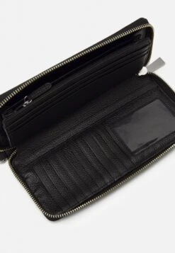 MICHAEL Michael Kors Travel Continental - Portemonnee - Black -Farfetch Winkel b31a7b93c3f44ce084273f72f9db8fc7