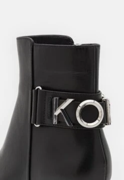 MICHAEL Michael Kors Madelyn Bootie - Korte Laarzen - Black -Farfetch Winkel b35dceea8cef46d9af463f5ea7402074