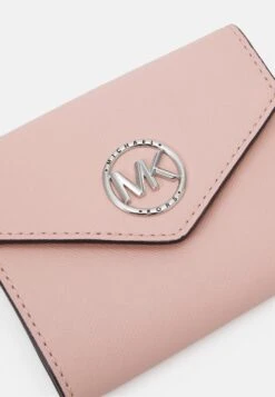 MICHAEL Michael Kors Greenwich Trifold - Portemonnee - Pink -Farfetch Winkel b46a798746664ccfb93b3d3a4f9b1835