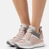 MICHAEL Michael Kors Georgie Trainer - Sneakers Laag - Soft Pink/Multi-Coloured -Farfetch Winkel b6688b7ef0a140b2a8a9cdc510b68775
