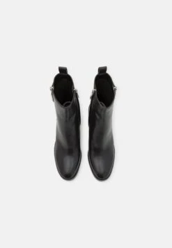 MICHAEL Michael Kors Regan- Korte Laarzen - Black -Farfetch Winkel b6b08542f93348e394a493964abcdc16