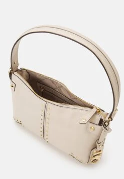 MICHAEL Michael Kors Astor- Handtas - Cream -Farfetch Winkel b83cb3b45a4744289ef9a7c9c438e505