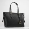 MICHAEL Michael Kors Voyager Tote - Handtas - Black -Farfetch Winkel bad7df81dfde41fcb29abdc12875e737