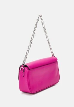 MICHAEL Michael Kors Parker Pouchette- Handtas - Cerise 9 MICHAEL Michael Kors Parker Pouchette- Handtas - Cerise -Farfetch Winkel bc0a38e2f59840d596b12866f419de91