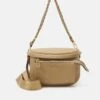 MICHAEL Michael Kors Slater Sling Pack - Schoudertas - Camel