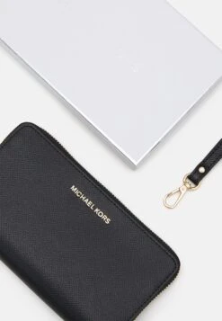 MICHAEL Michael Kors Jet Set Wallet- Portemonnee - Black -Farfetch Winkel be196df881c94c739c1f20fe4b6f1ee2