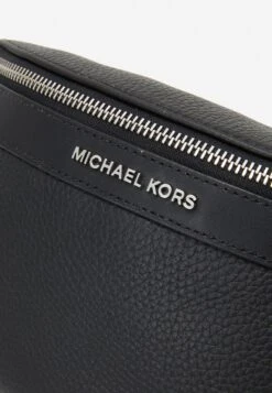 Michael Kors Hip Bag Unisex - Heuptas - Black 13 Michael Kors Hip Bag Unisex - Heuptas - Black -Farfetch Winkel c04305e13c40474f80a47be74055156b