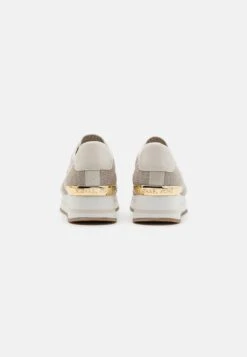 MICHAEL Michael Kors Monique Trainer - Sneakers Laag - Champagne 12 MICHAEL Michael Kors Monique Trainer - Sneakers Laag - Champagne -Farfetch Winkel c119b8df99ee485bb8b0cb93d4f81099