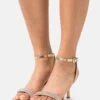 MICHAEL Michael Kors Carrie- Sandalen - Gold -Farfetch Winkel c25e29af8a4a47a2a376a730bebd2852
