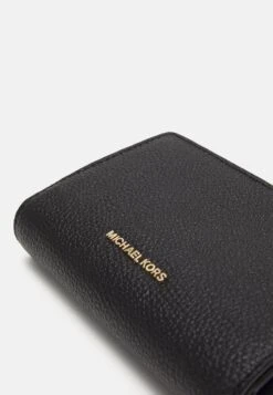 MICHAEL Michael Kors Charm Wallet - Portemonnee - Black -Farfetch Winkel c53b7f9d13af4af9bc3455a588f42544