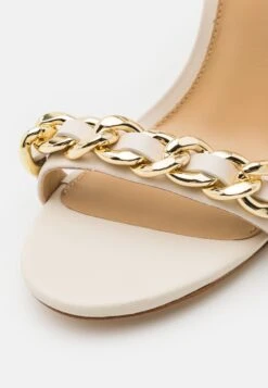 MICHAEL Michael Kors Asha- Sandalen - Light Cream -Farfetch Winkel c6c4fe33fda74ed7bf3034f1d369ab7f