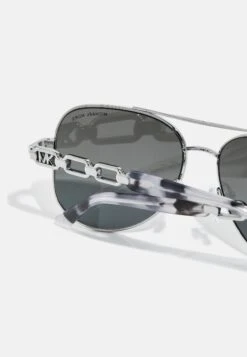 Michael Kors Chianti - Zonnebril - Silver-Coloured -Farfetch Winkel c82b0e682d164f778a362dac6b6d3a93