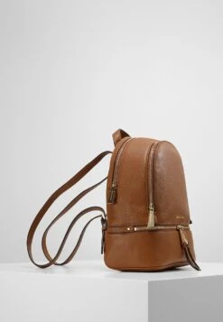 MICHAEL Michael Kors Rhea Zip Backpack Small - Rugzak - Luggage 11 MICHAEL Michael Kors Rhea Zip Backpack Small - Rugzak - Luggage -Farfetch Winkel c84b8ab04f7f405bb114550398b98292