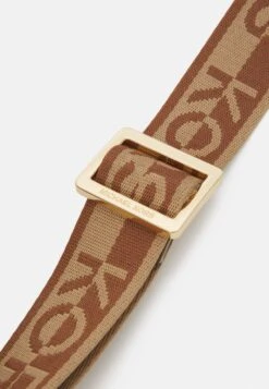 MICHAEL Michael Kors Jet Set Charm Xbody - Schoudertas - Camel/Multi -Farfetch Winkel c92f759719e0408499ad067c843aeccc